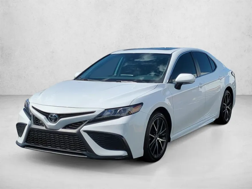 2023 Toyota Camry SE photo 1