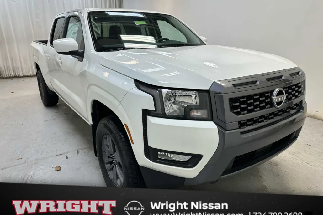 2025 Nissan Frontier SV Crew Cab photo 1