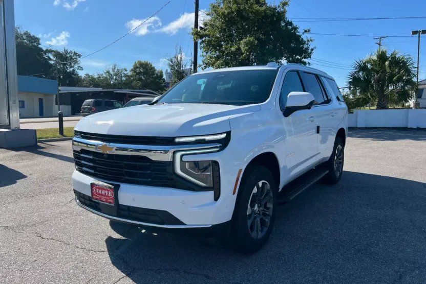 2025 Chevrolet Tahoe LS photo 1