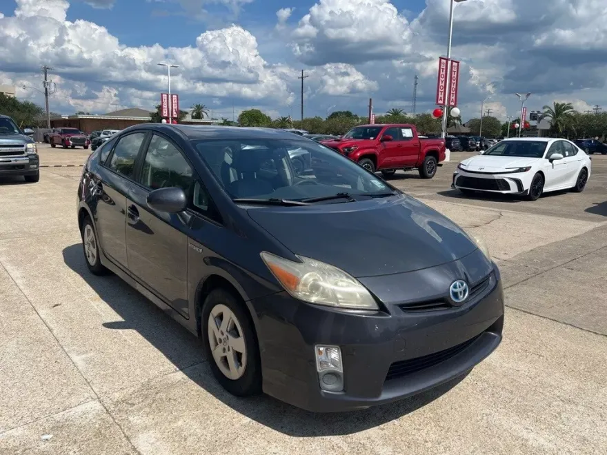 2010 Toyota Prius Four photo 1