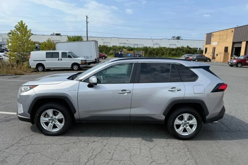 2021 Toyota RAV4 Hybrid XLE Sport photo 1