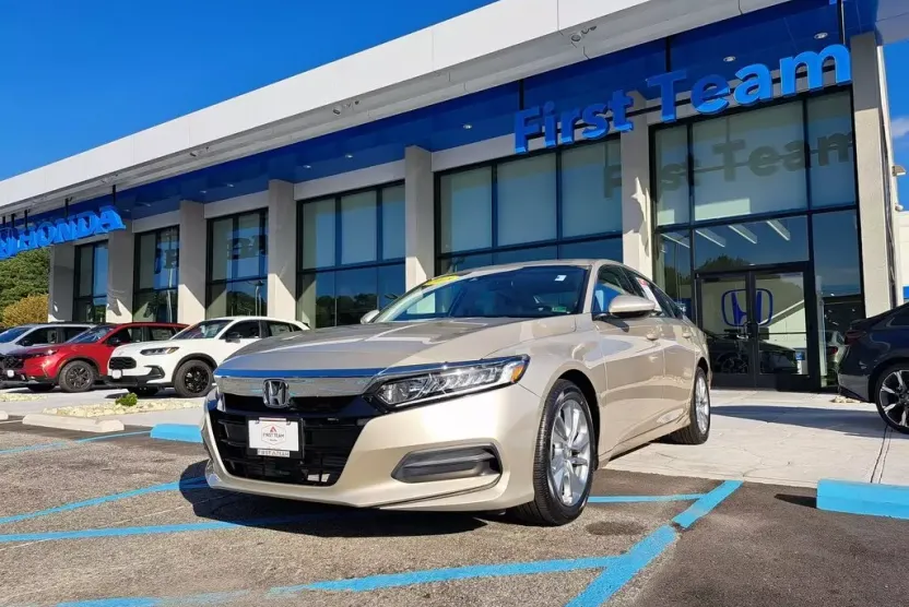 2018 Honda Accord LX photo 1