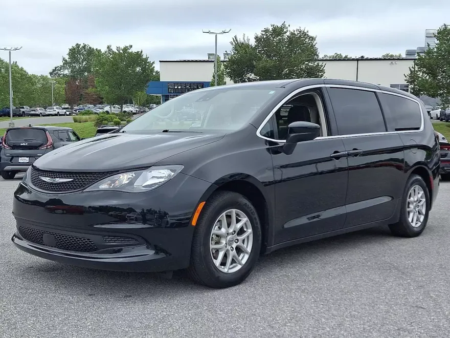 2024 Chrysler Voyager LX photo 1