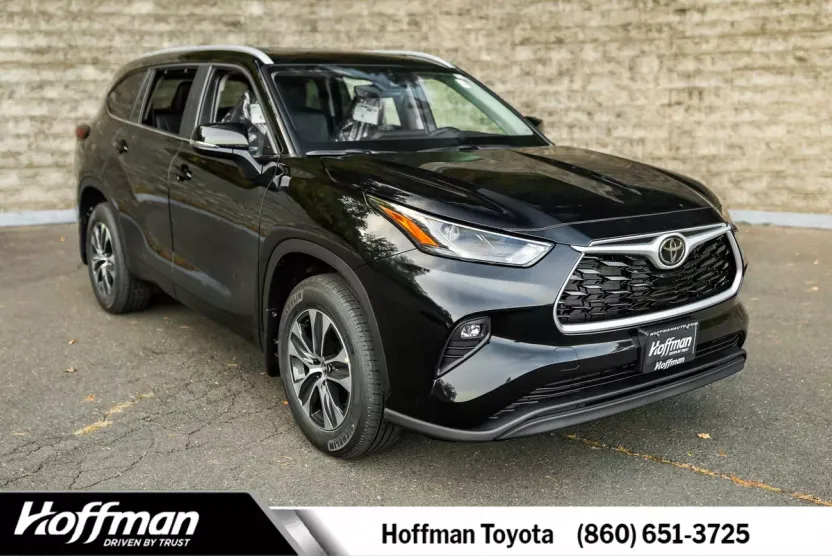 2025 Toyota Highlander XLE photo 1