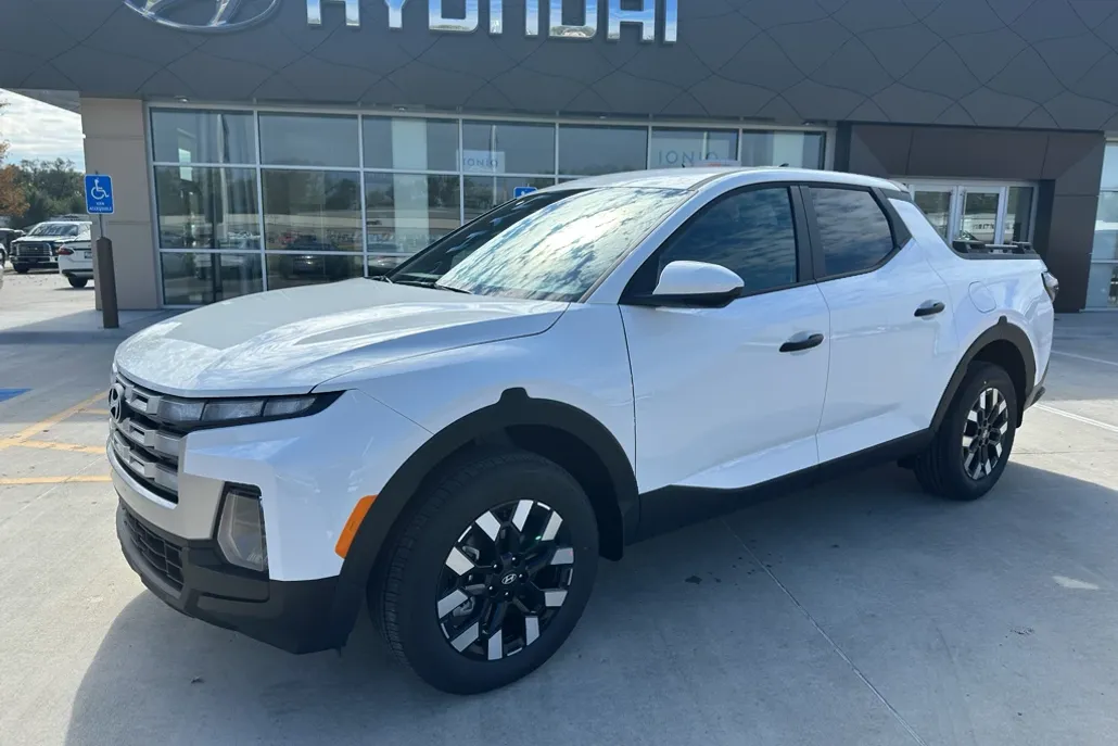 2026 Hyundai Santa Cruz SE photo 1