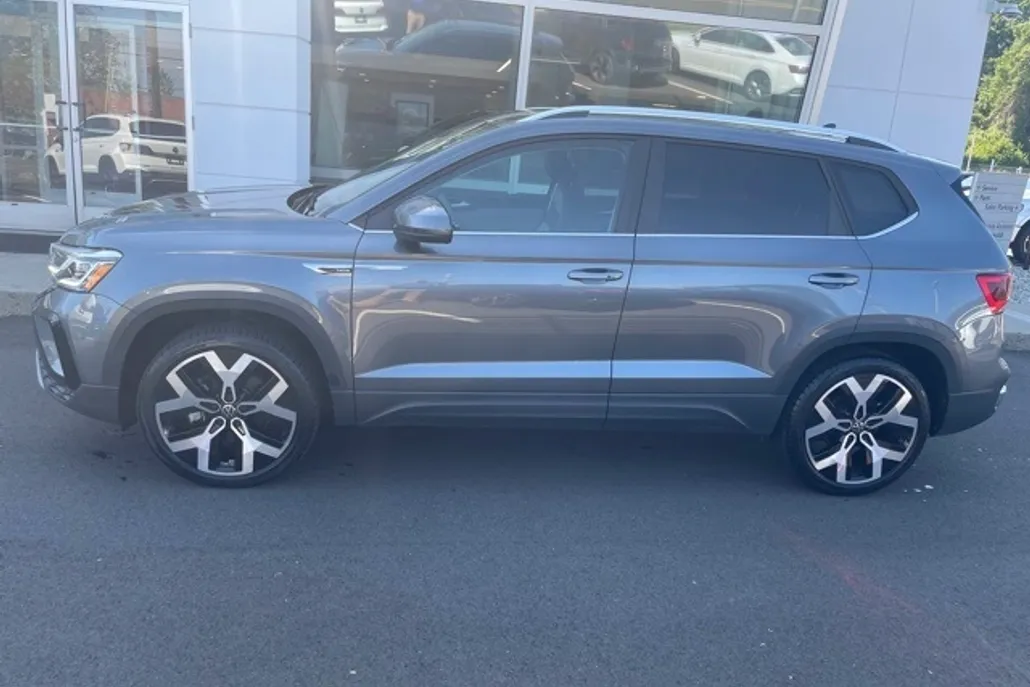 2022 Volkswagen Taos SEL photo 1