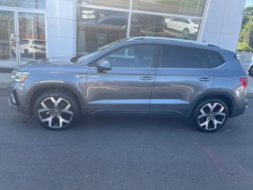 2022 Volkswagen Taos SEL photo 1