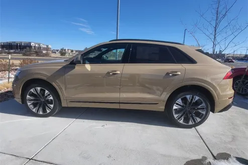 2024 Audi Q8 55 Premium Plus photo 2