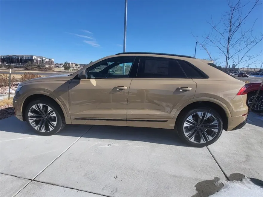 2024 Audi Q8 55 Premium Plus photo 2