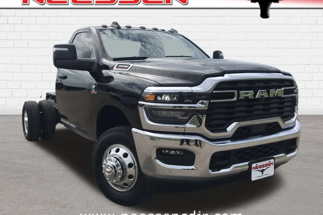 2025 Ram 3500 Tradesman photo 1