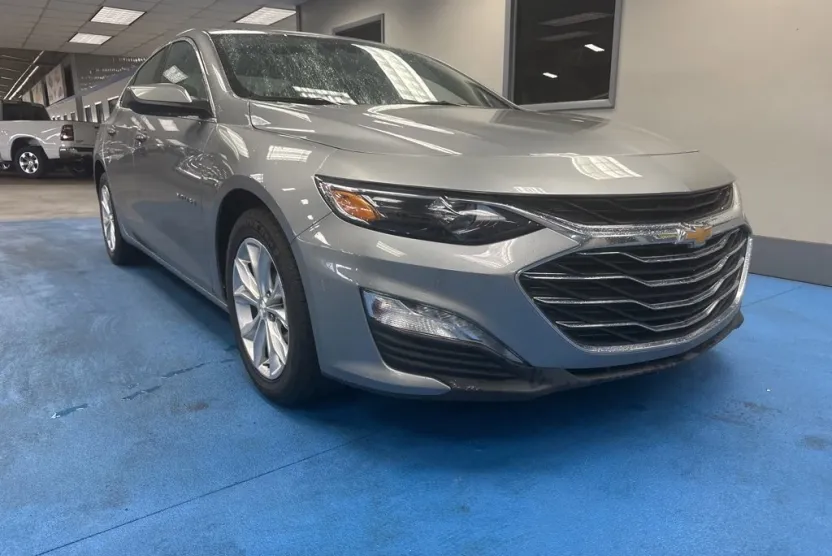 2024 Chevrolet Malibu 1LT photo 1