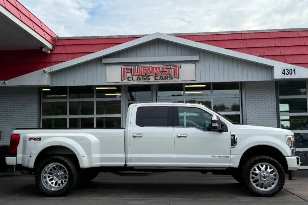 2022 Ford F-350 Platinum photo 1