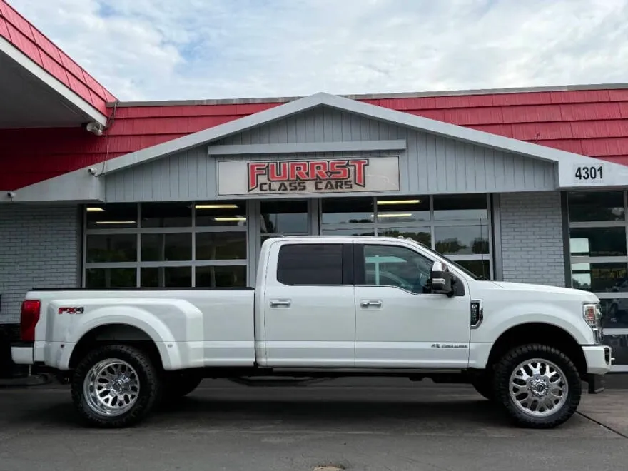2022 Ford F-350 Platinum photo 1