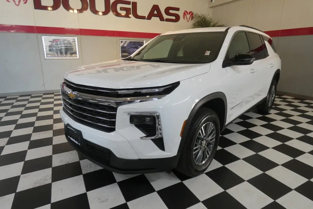 2025 Chevrolet Traverse 1LT photo 1