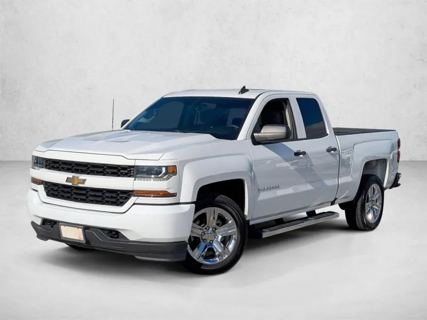 2019 Chevrolet Silverado 1500 Custom photo 1