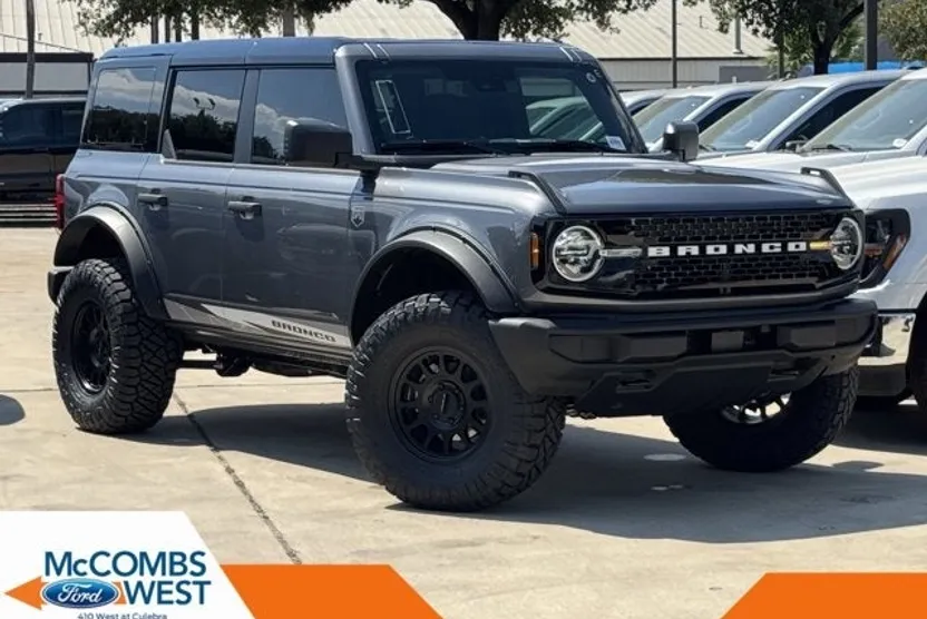 2025 Ford Bronco Black Diamond photo 1