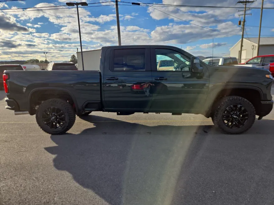 2026 Chevrolet Silverado 2500HD LT photo 1