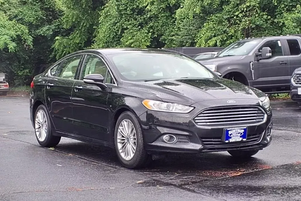 2016 Ford Fusion SE photo 1