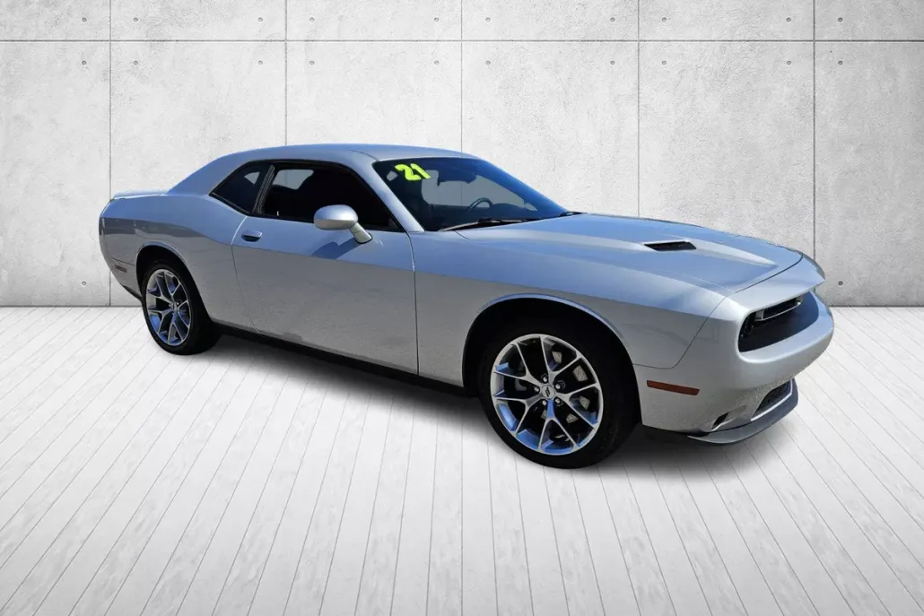 2021 Dodge Challenger SXT photo 1