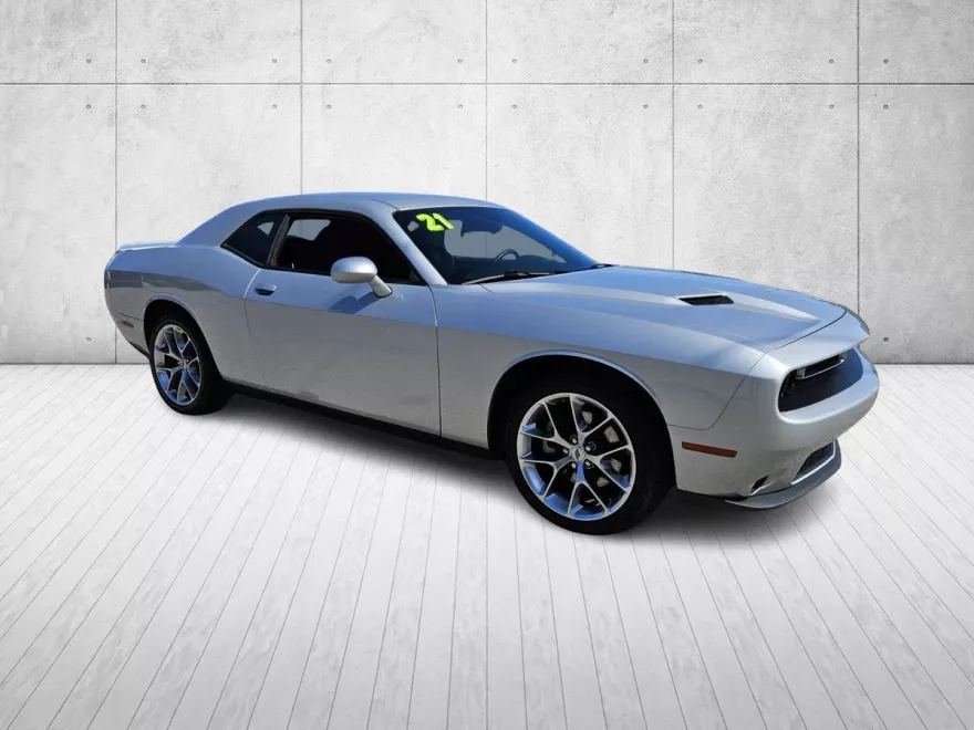 2021 Dodge Challenger SXT photo 1