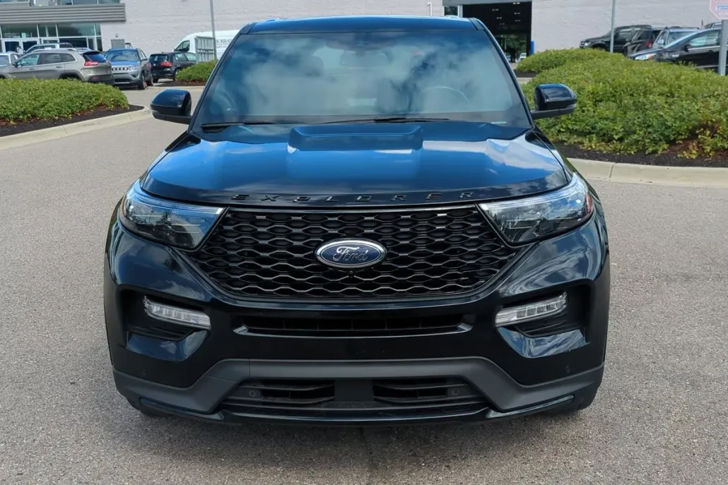 2022 Ford Explorer ST photo 1