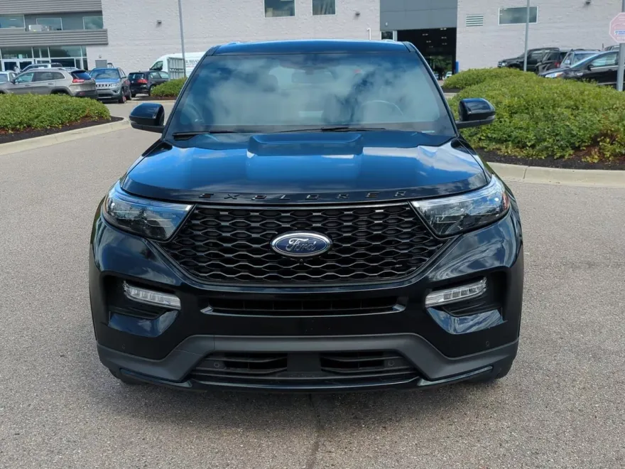 2022 Ford Explorer ST photo 1
