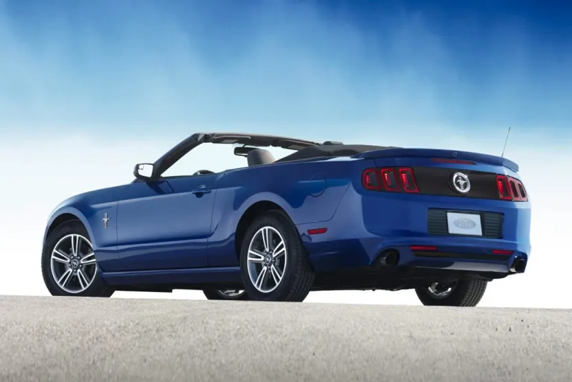 2014 Ford Mustang V6 Premium photo 1