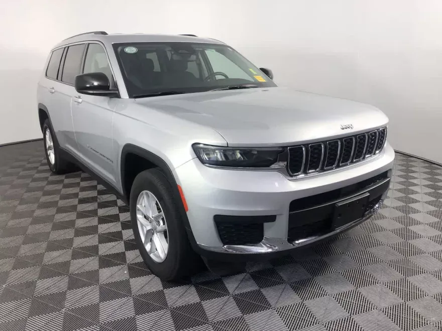 2023 Jeep Grand Cherokee Laredo photo 1