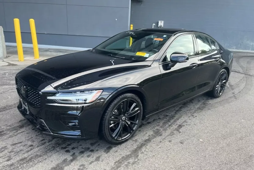 2024 Volvo S60 B5 Plus Black Edition photo 1
