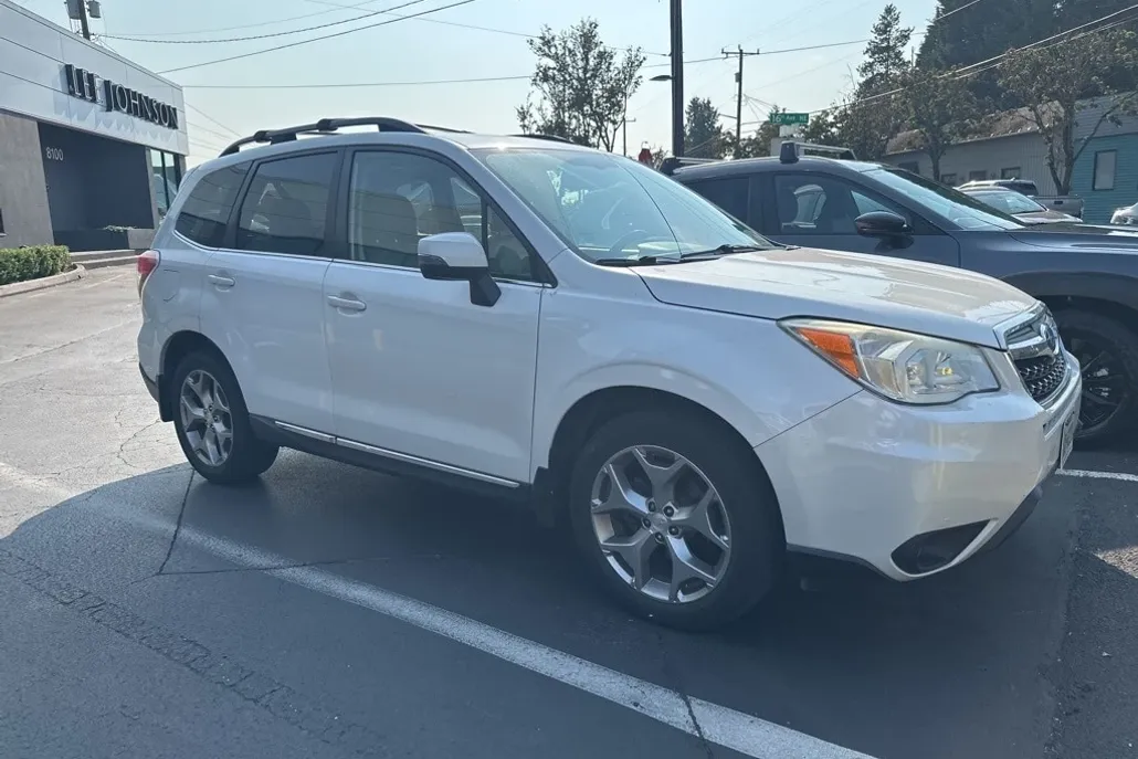 2015 Subaru Forester 2.5i Touring photo 1