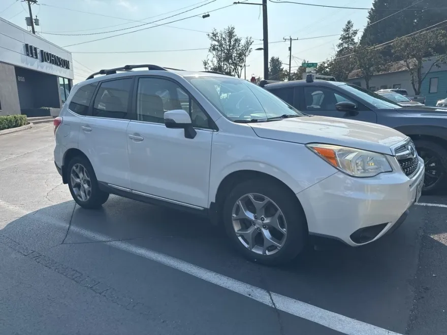 2015 Subaru Forester 2.5i Touring photo 1