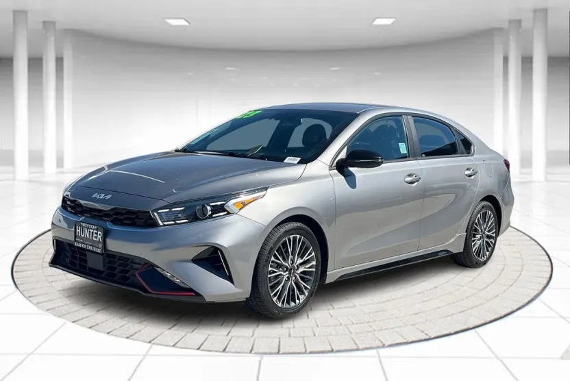 2023 Kia Forte GT-Line photo 1