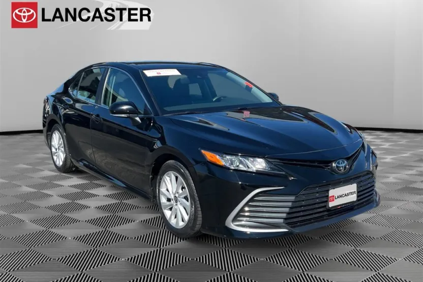 2023 Toyota Camry LE photo 1