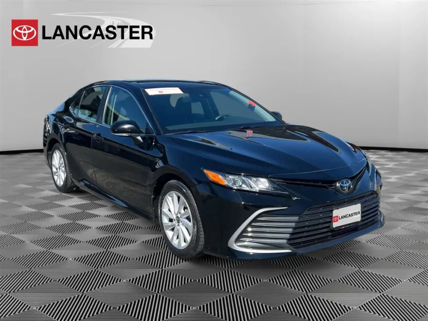 2023 Toyota Camry LE photo 1
