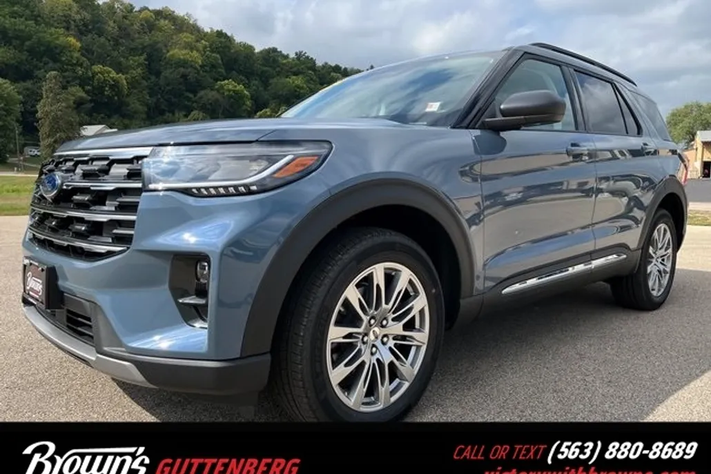 2025 Ford Explorer photo 1