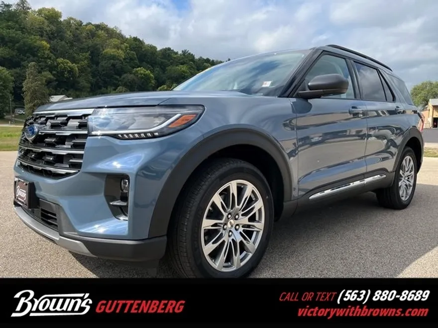 2025 Ford Explorer photo 1