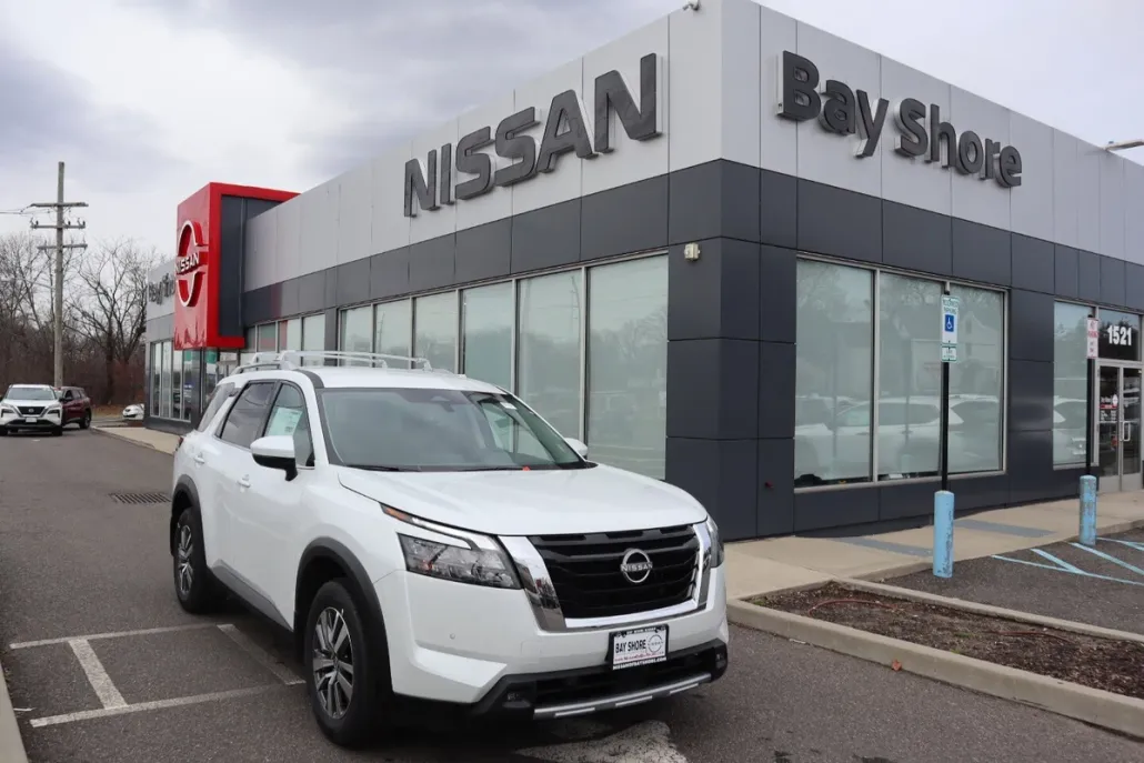2025 Nissan Pathfinder SL photo 1