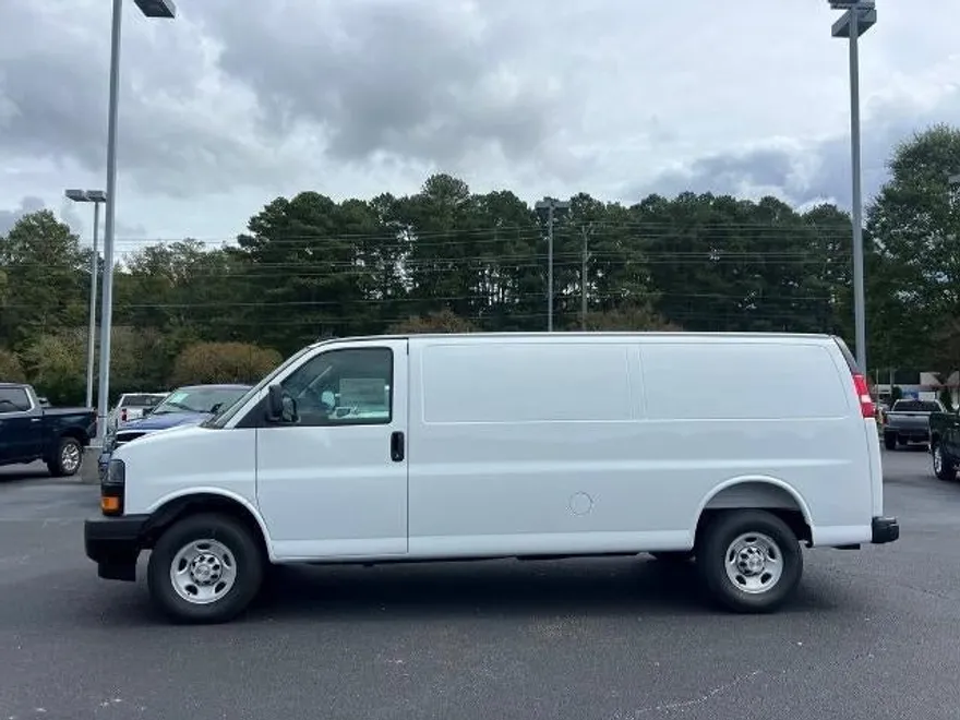 2025 Chevrolet Express Cargo 2500 Base photo 1