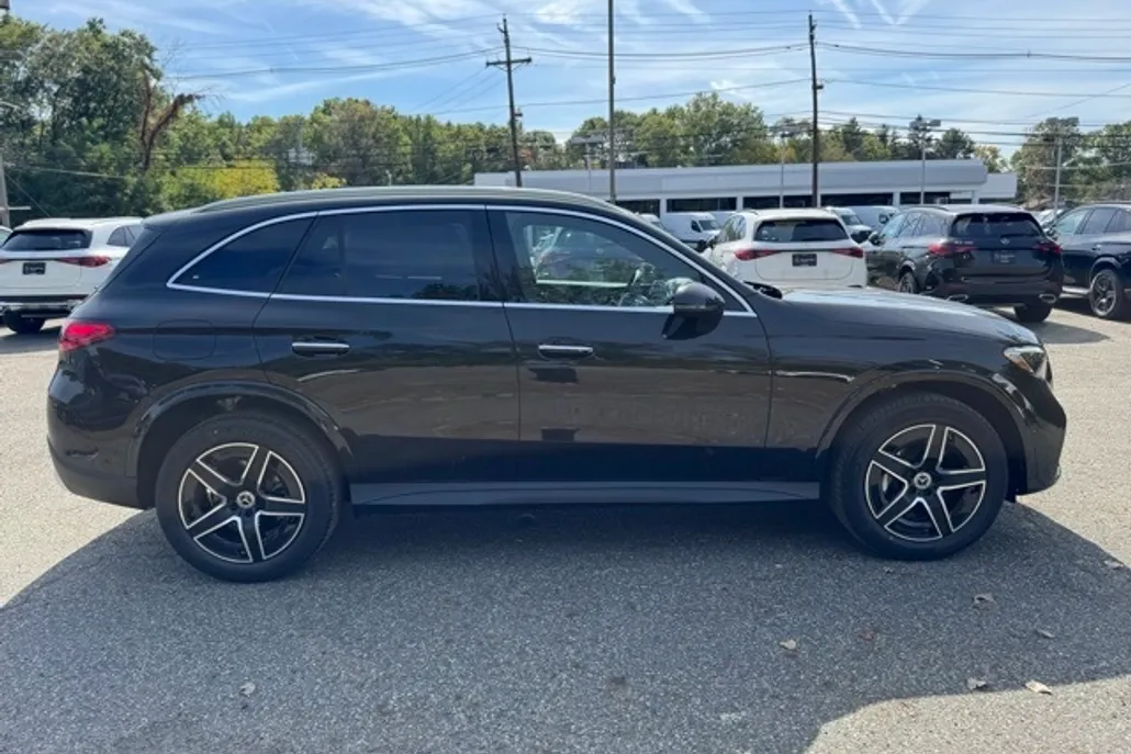2026 Mercedes Benz GLC 300 4MATIC photo 1