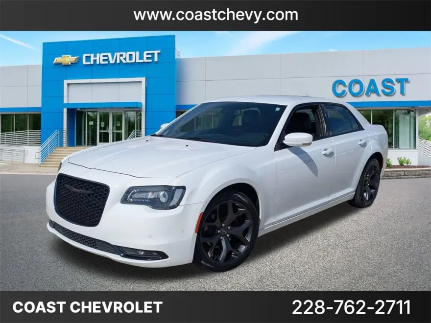 2021 Chrysler 300 LX photo 1