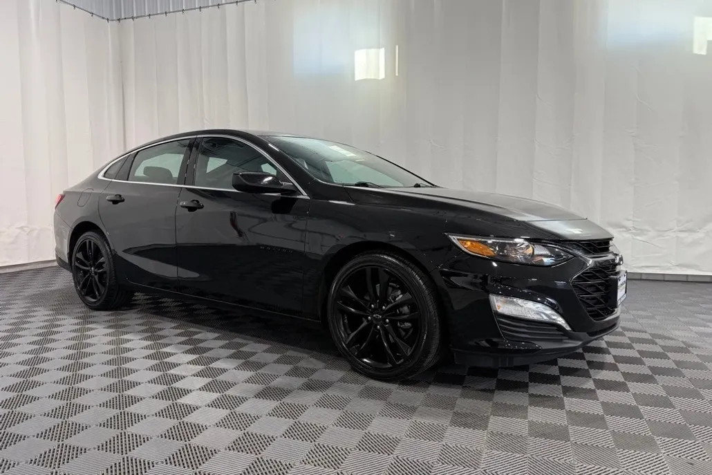 2024 Chevrolet Malibu 1LT photo 1