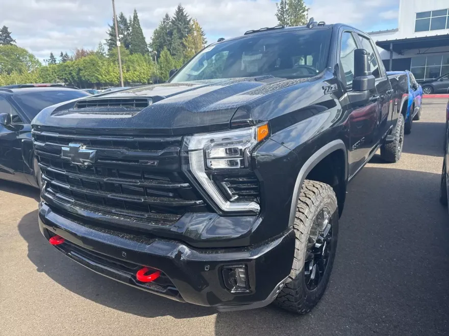 2025 Chevrolet Silverado 3500HD LT photo 1