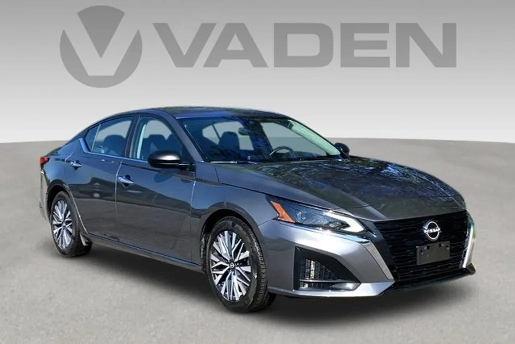 2024 Nissan Altima 2.5 SV photo 1