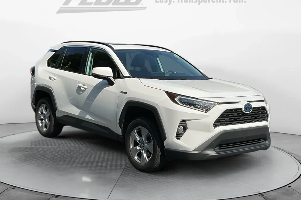 2020 Toyota RAV4 Hybrid XLE photo 1