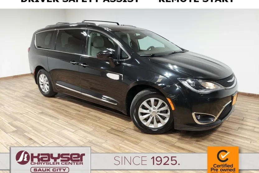 2018 Chrysler Pacifica Touring L photo 1
