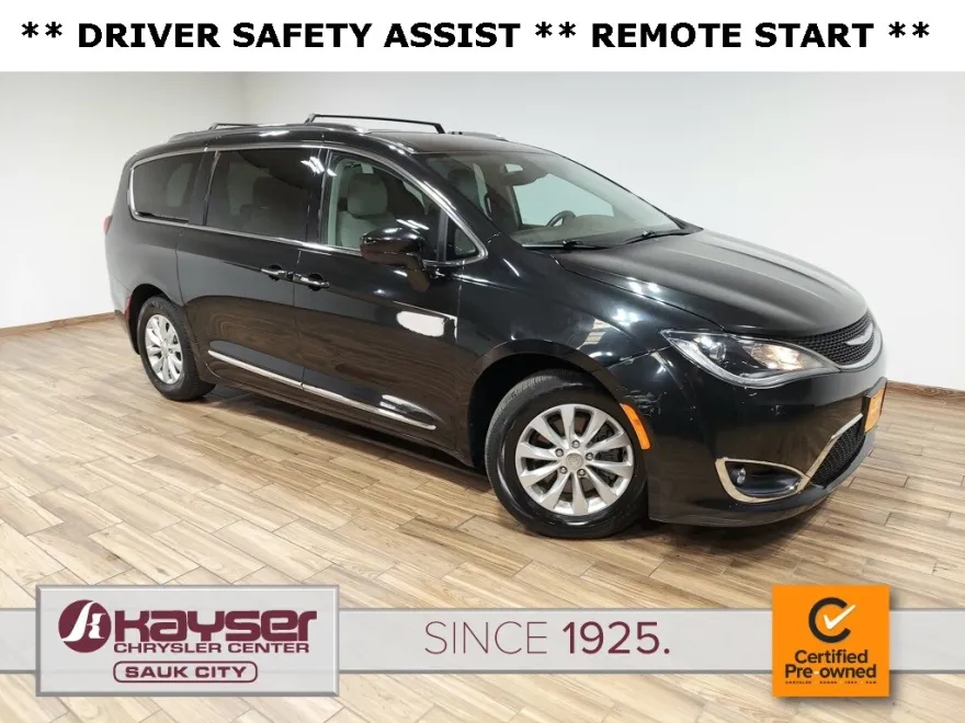 2018 Chrysler Pacifica Touring L photo 1