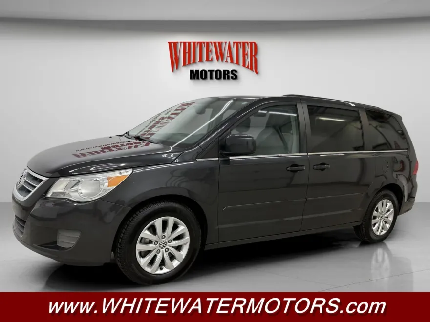 2012 Volkswagen Routan SE photo 1