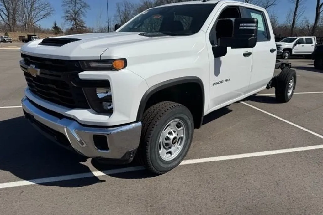2024 Chevrolet Silverado 2500HD photo 1