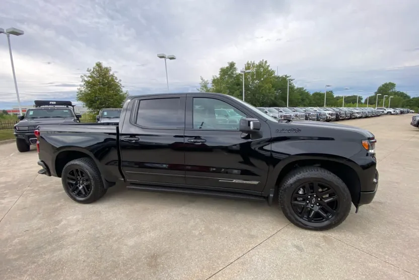 2025 Chevrolet Silverado 1500 High Country photo 1
