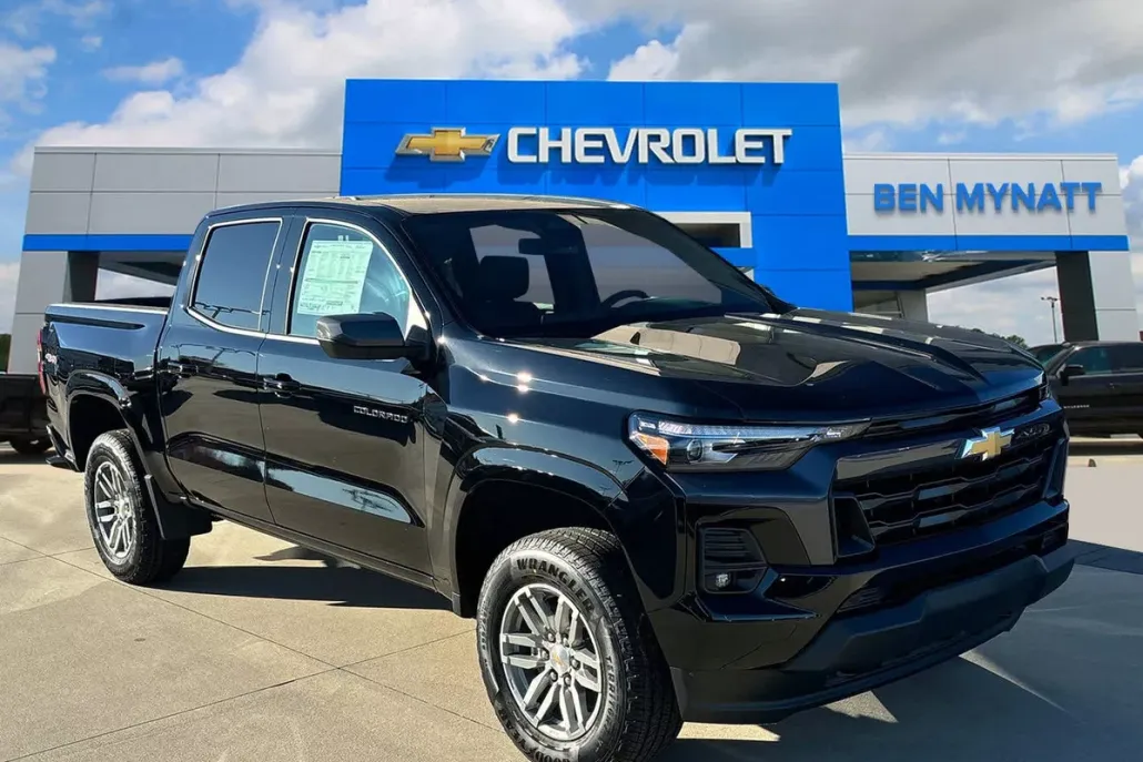 2024 Chevrolet Colorado LT photo 1